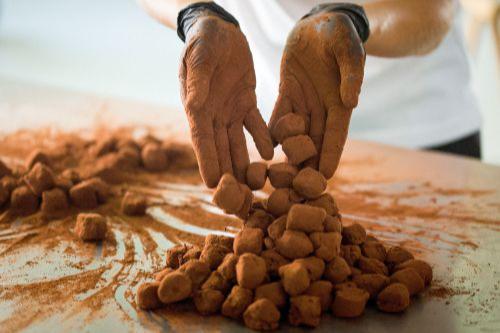 patriterra--worb-schweiz-geschenkservice-feinkost-antica-dispensa-monfortini-alla-nocciola-tartufe-nero-dolce-sweet-black-truffle-piemont-impressionen
